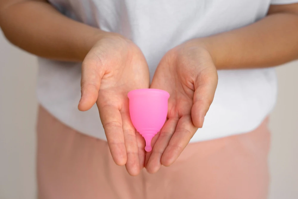 Copa menstrual: ¿Por qué usarla y cuáles son los principales cuidados? Clínica de Fisioterapia Mujer copa menstrual como se usa
