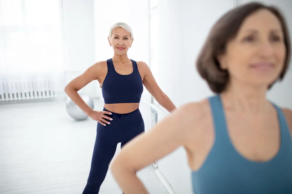 Ejercicio Físico Durante la Menopausia: Beneficios, Efectos y Consideraciones Clínica de Fisioterapia Mujer ejercicio en la menopausia