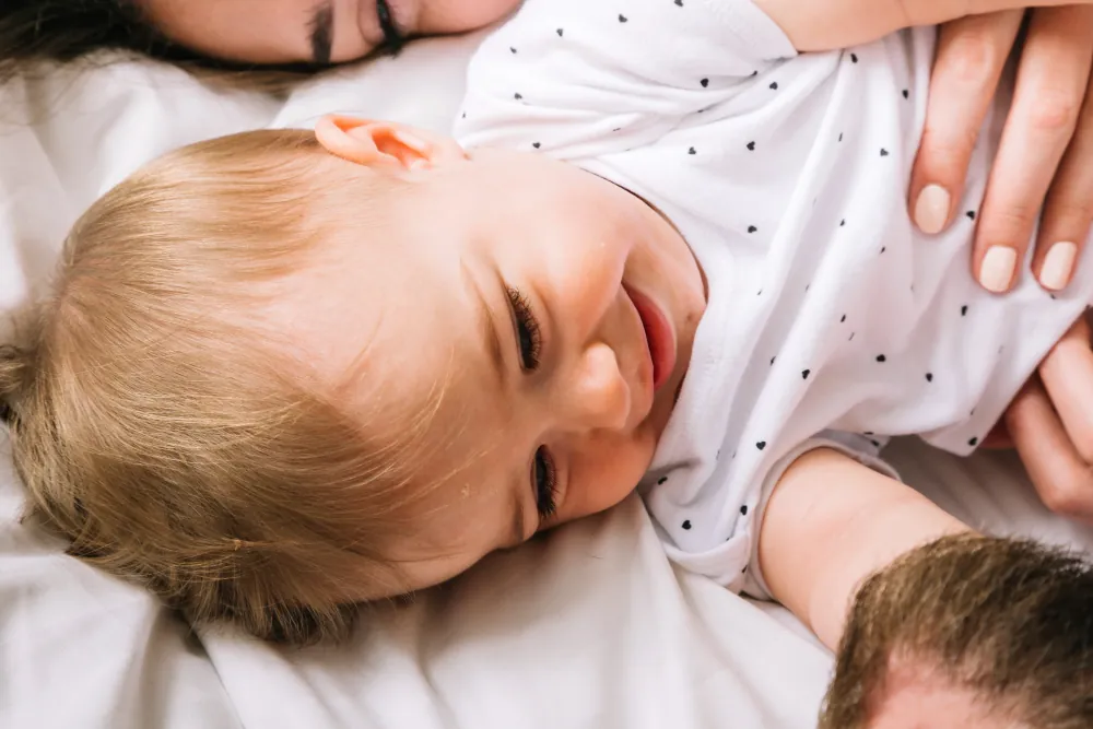 aliviar colicos del lactante como hacerlo